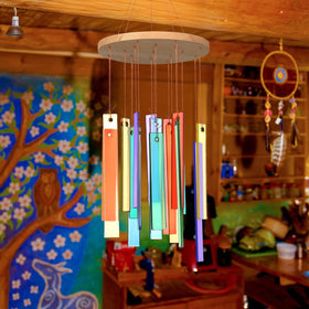 Wenqik wood-top detail highlights handcrafted durability for year-round decor