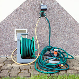 WERJOURU garden hose splitter leak-proof design maintains secure connections.