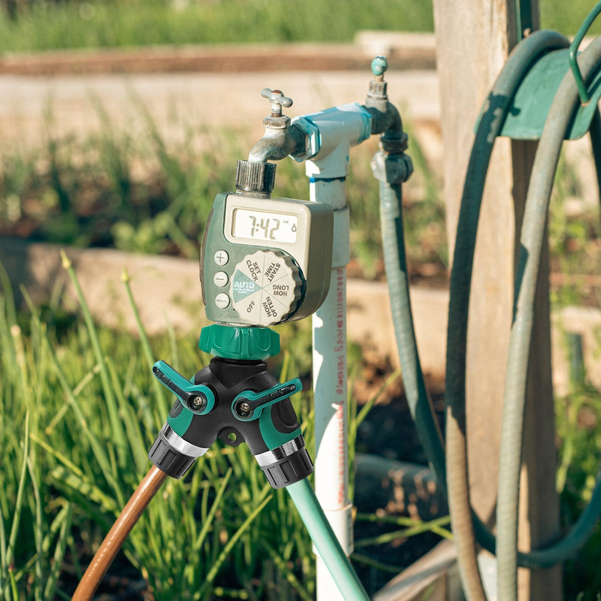 WERJOURU garden hose splitter in use with high flow and strong water pressure.