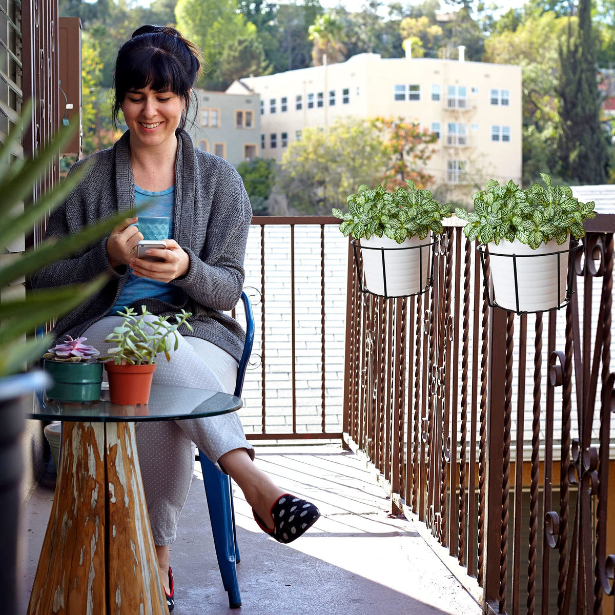 Wesiti durable iron railing planter designed for outdoor use