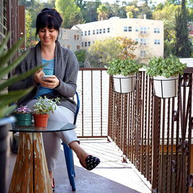 Wesiti durable iron railing planter designed for outdoor use