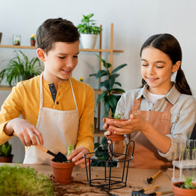 Wesiti metal hanging planter close-up reveals rust-resistant finish