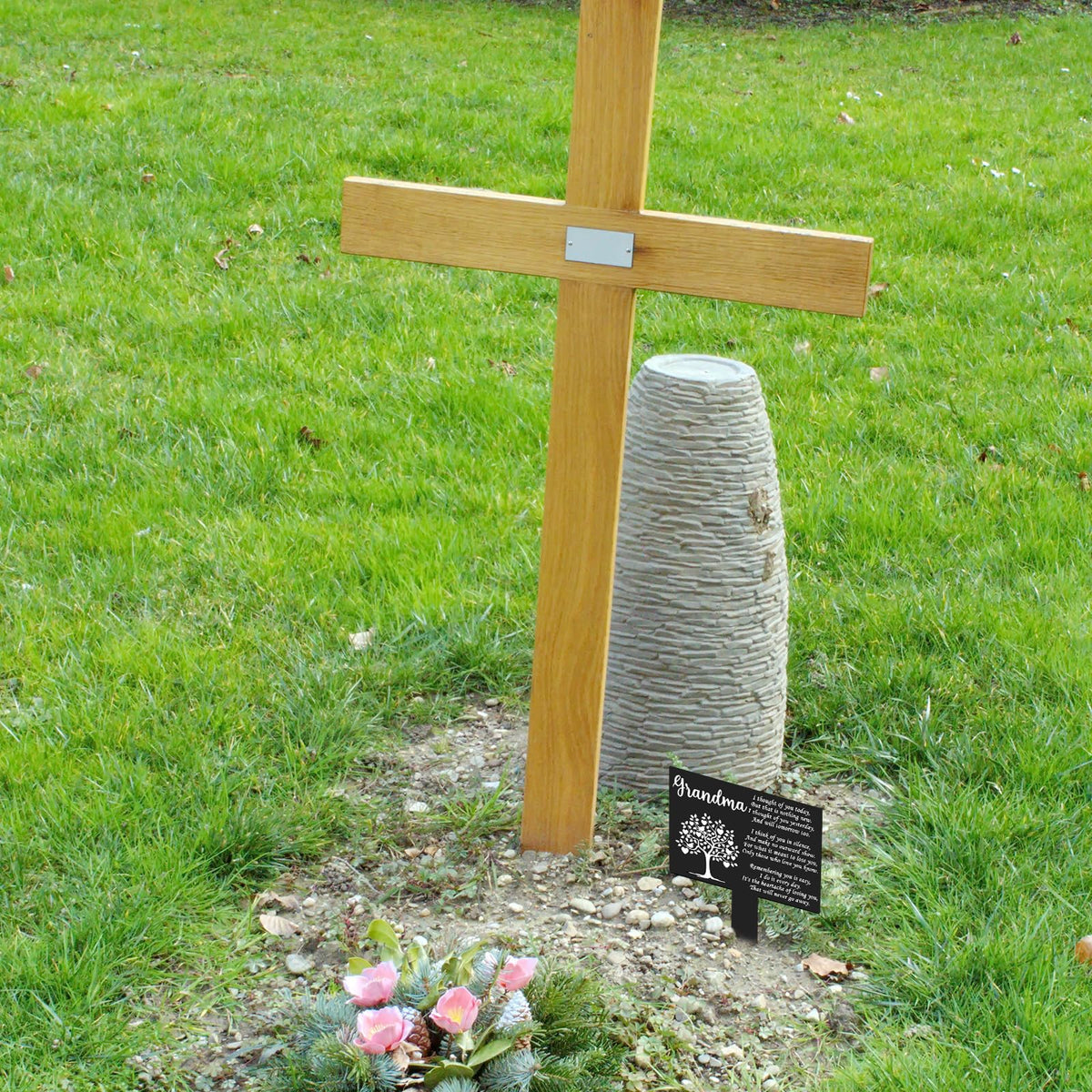 Wesiti memorial stake with warm word design for gentle remembrance.