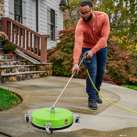 Wexo Palindrog in use on a driveway demonstrates efficient cleaning.