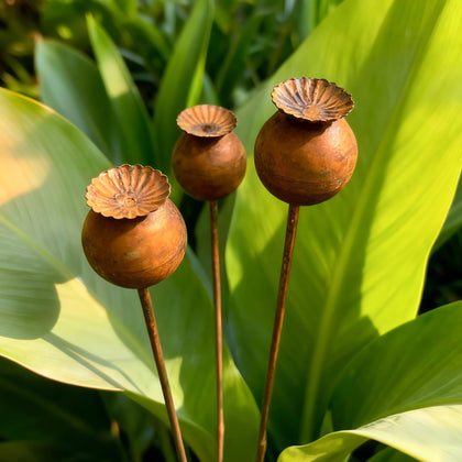 WHBIMGOOO metal flowers outside buds, rustic garden decor for beds.