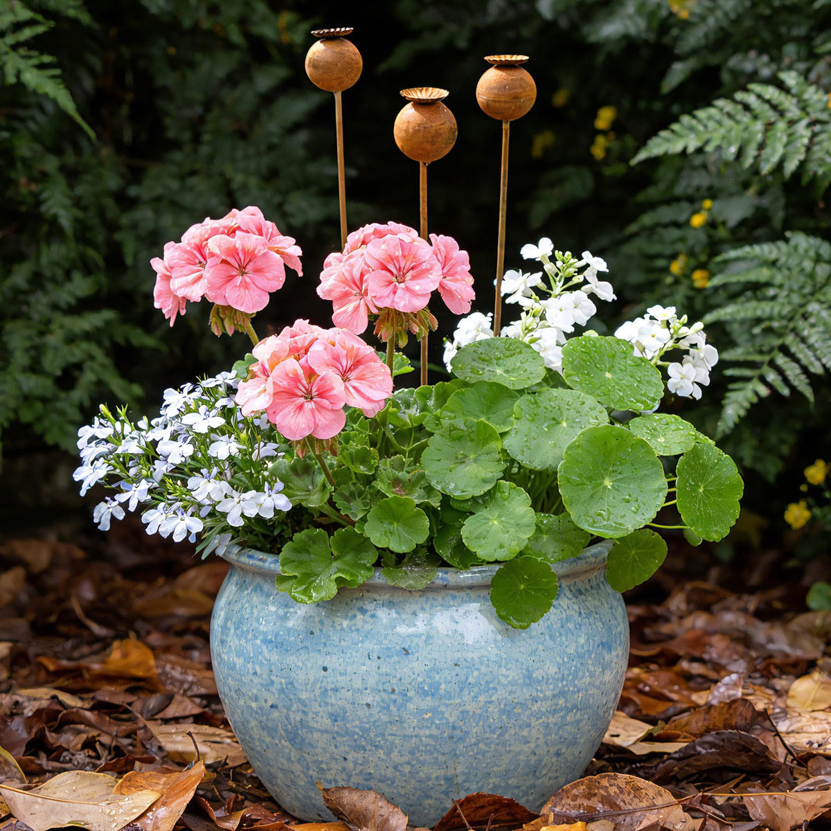 WHBIMGOOO metal flowers outside rust finish, weather-resistant outdoor art.