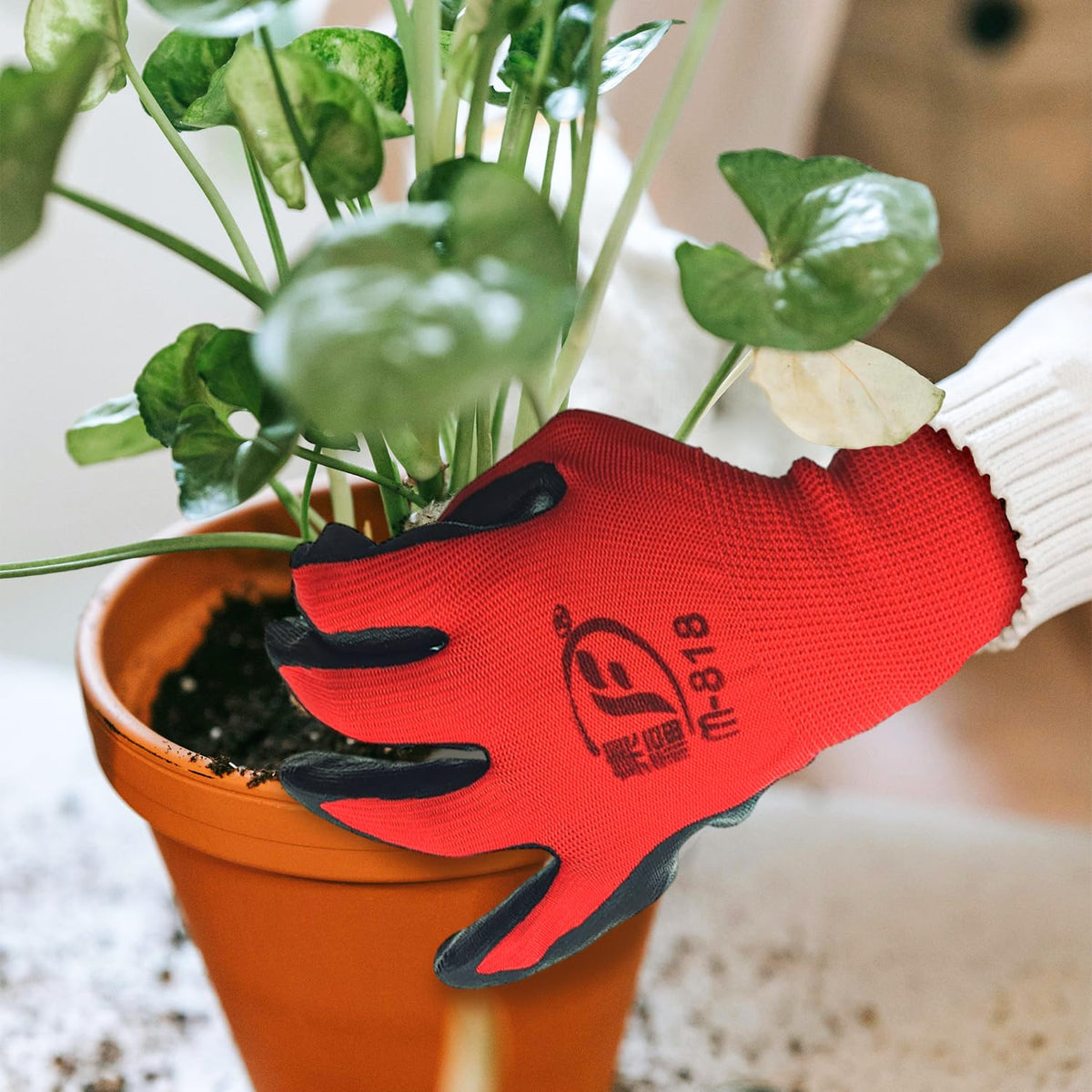 WHEATHUSK oil and water resistant coating improves grip when handling oily items.