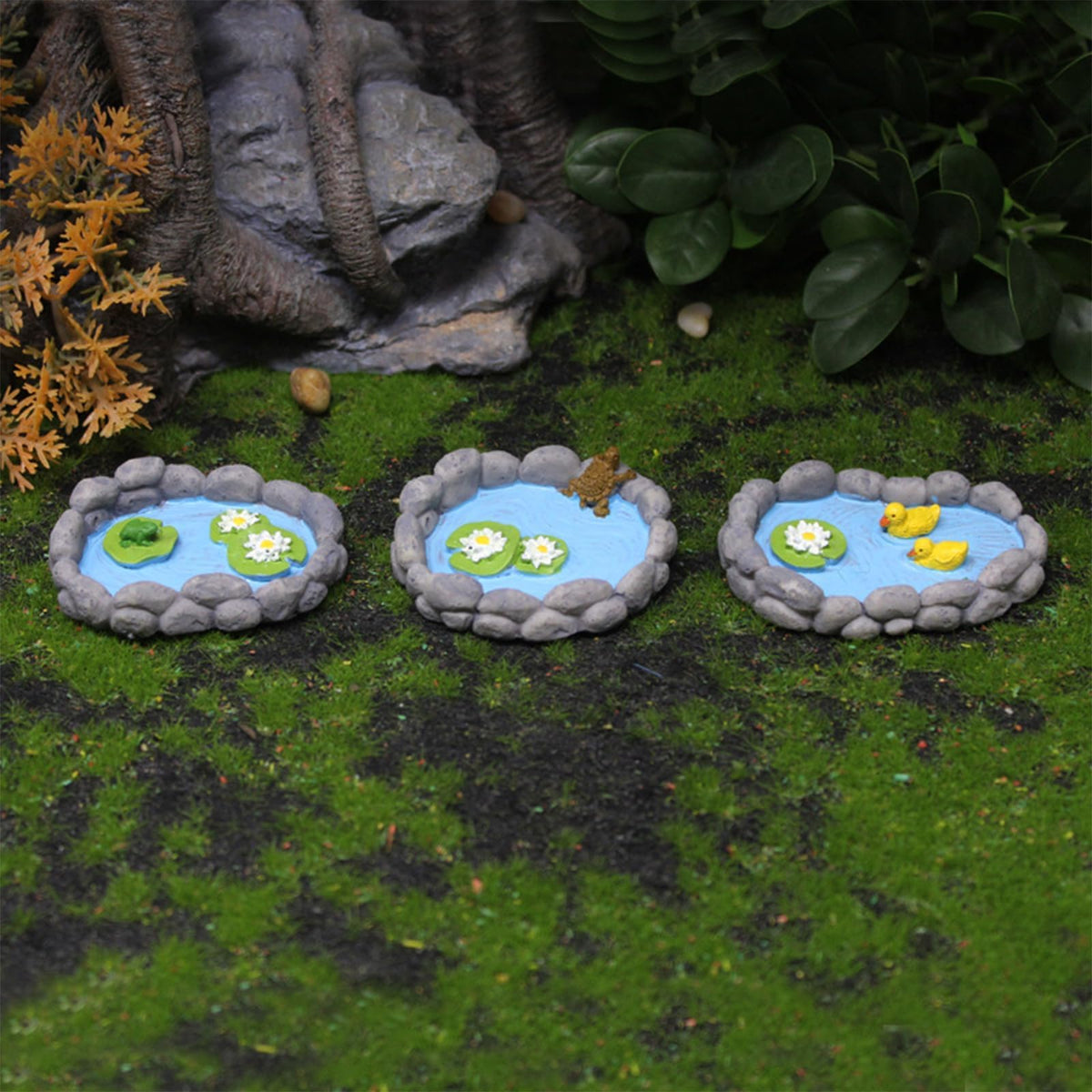 Whlo4U frog pond ornament enhances micro landscape with playful charm.