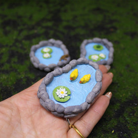 Whlo4U miniature garden accents enrich container garden scenes.