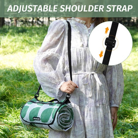 WICKERLAND picnic blanket is machine washable for quick cleanup.