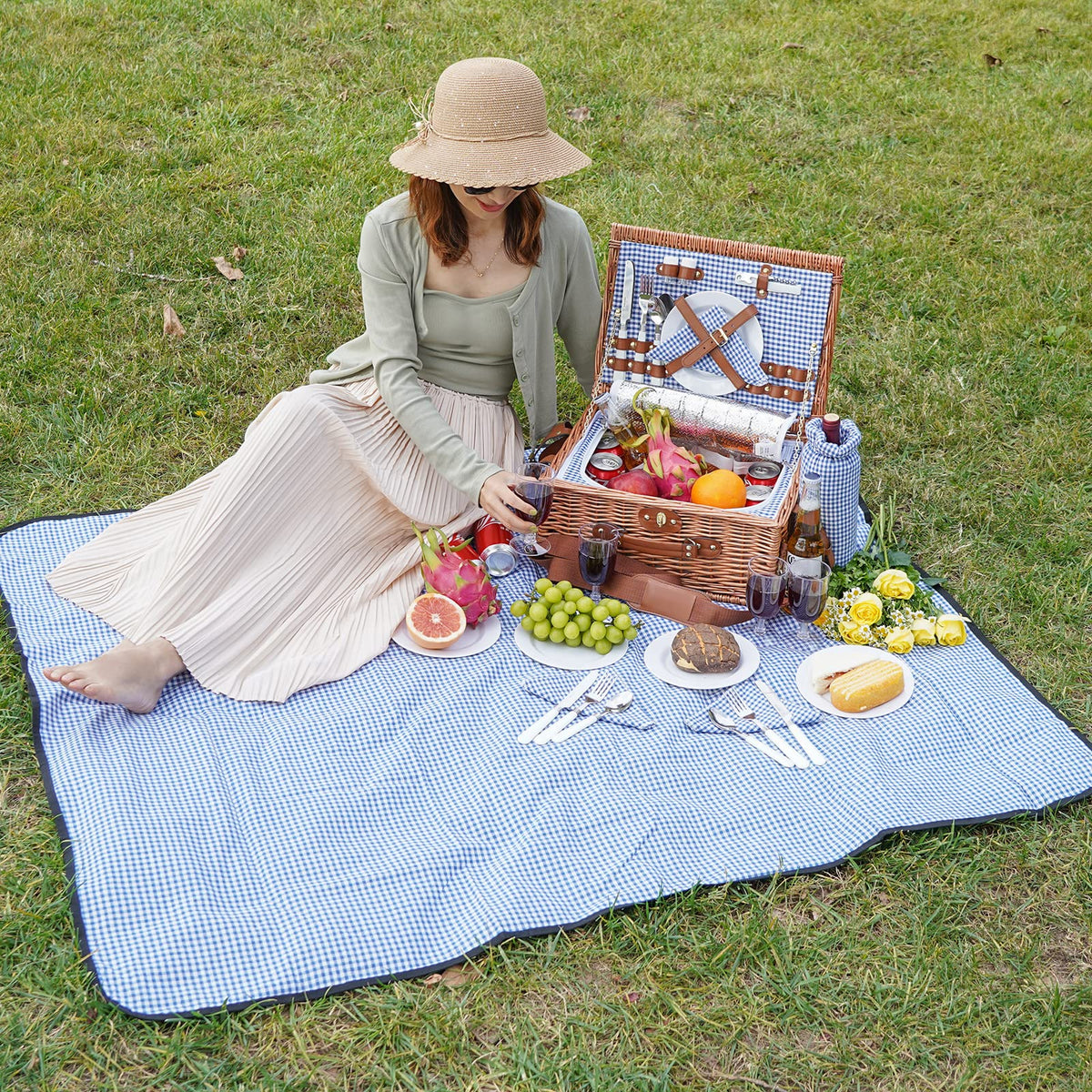 Willow Weave includes complete picnic set with plates, glasses, cutlery, and napkins.