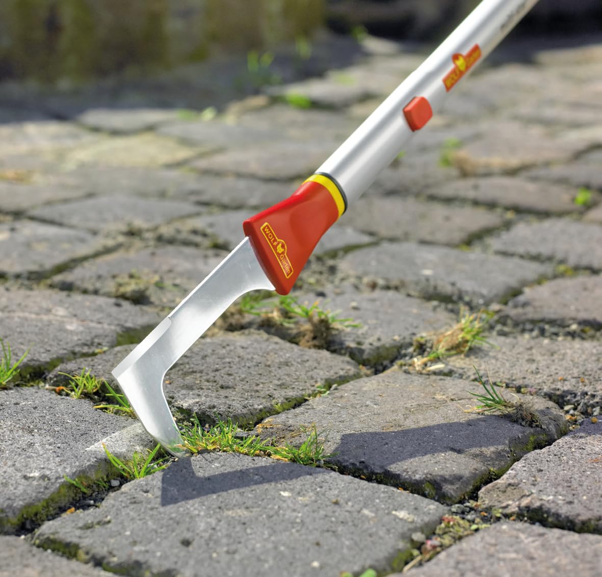 WOLF Garten ZMA150's 59-inch reach extends your reach without straining your arms