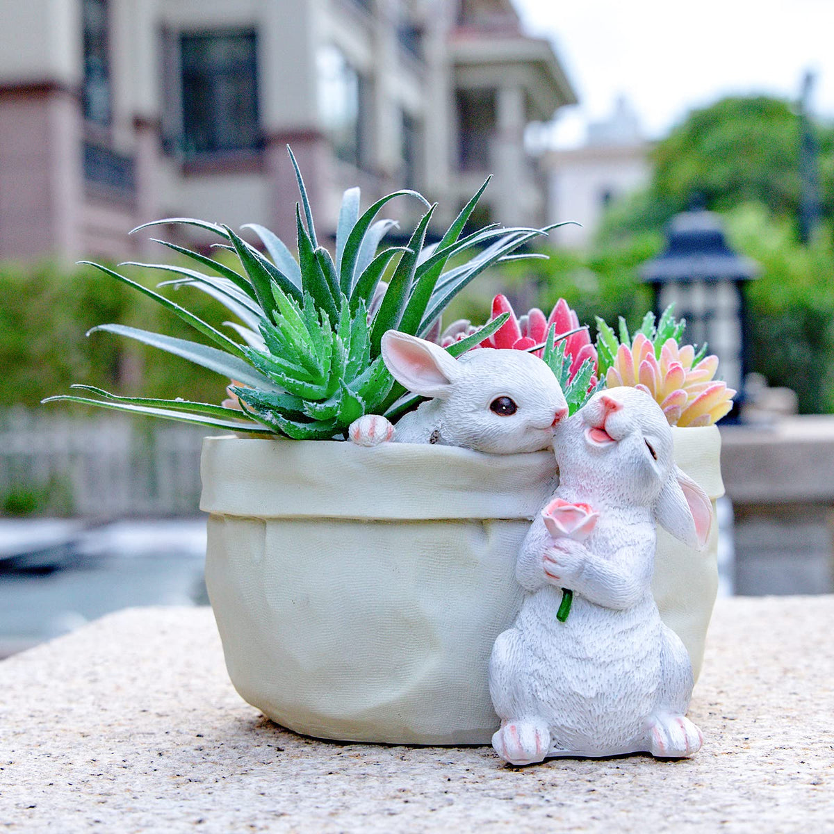 WONDHOME flower pot with drainage hole helps plant care and healthy roots.
