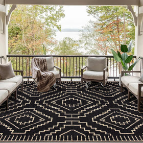 Wonnitar deck, patio, lawn, and indoor use rug for versatile placement