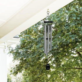 Six silver aluminum tubes create a rich, deep Canon in D melody outdoors.
