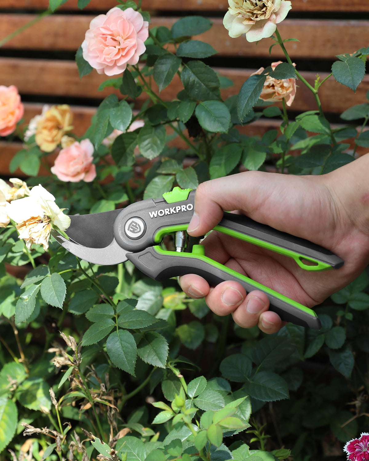 WORKPRO garden shears set storage case keeps tools organized after use.