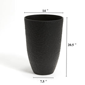 Worth Garden flat-bottom design ensures stable placement on surfaces.
