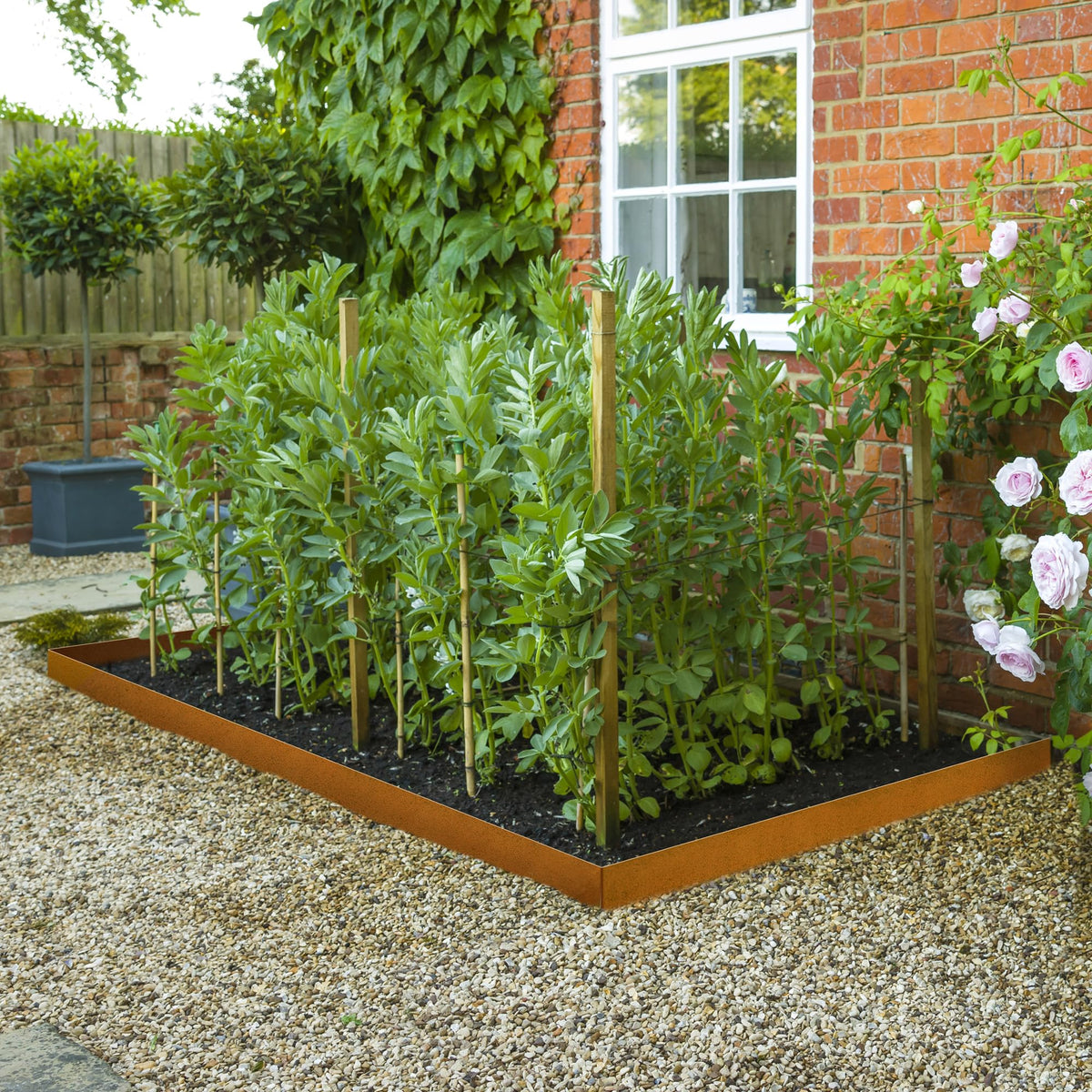 Worth Garden 14-gauge hammer-in edging ready for durable borders