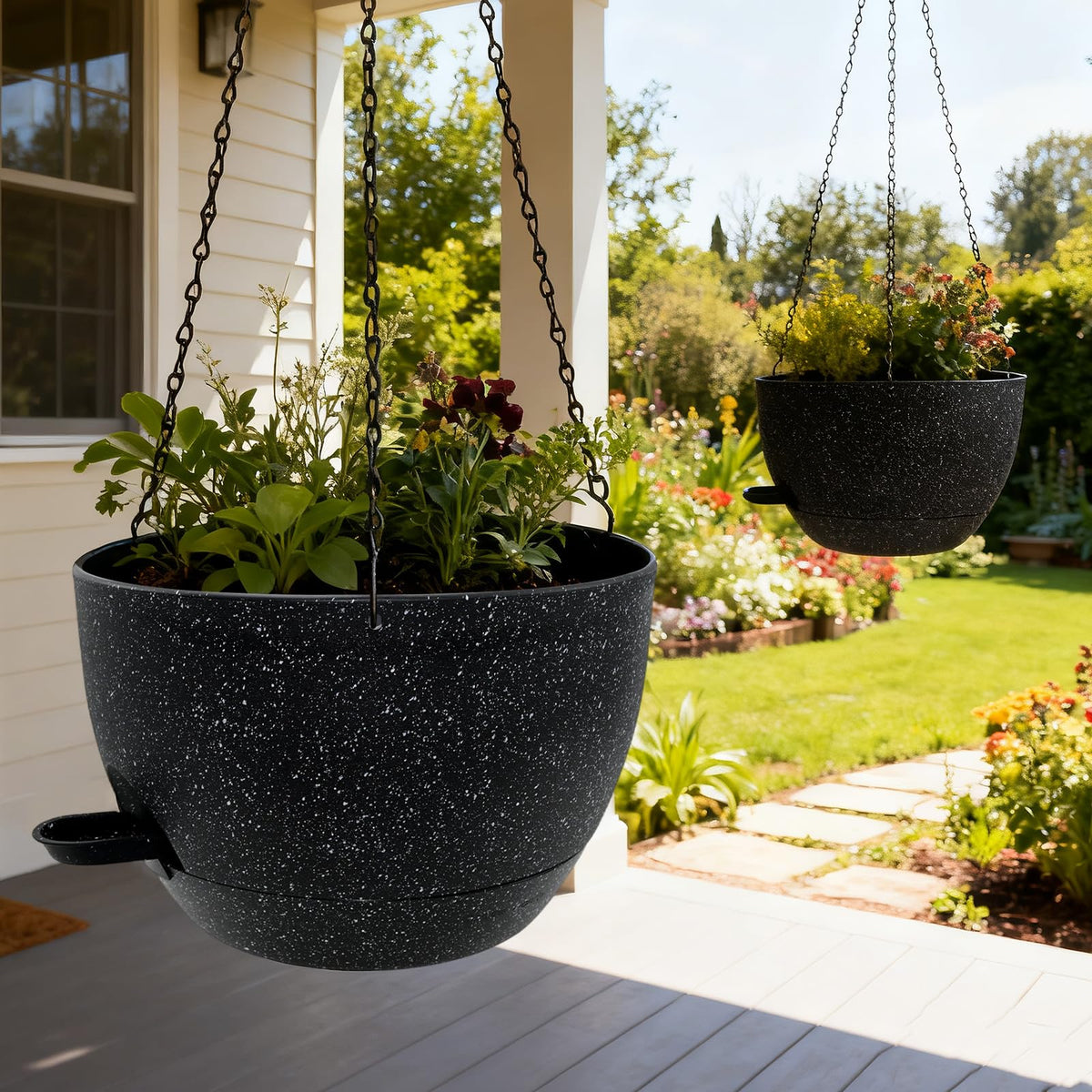 WOUSIWER planter with durable triangle chain for secure outdoor hanging.