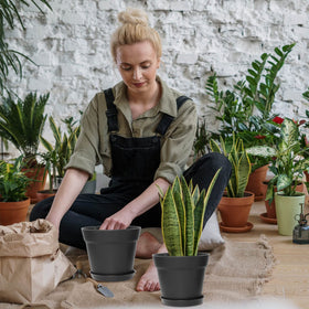 WOUSIWER lightweight, durable plastic pots resist cracking and deformation
