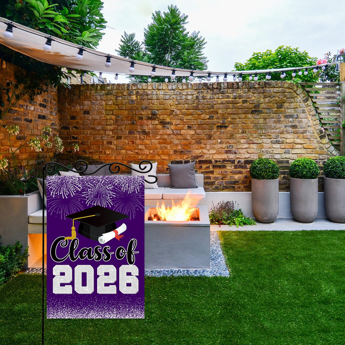 WPCTYQ Purple Class of 2026 flag near mailbox enhances curbside decor.