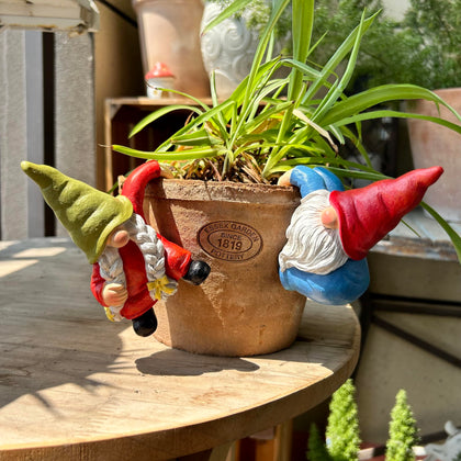 WSHMZYHOME climbing gnome figurines on a flower pot hugger for outdoor charm.