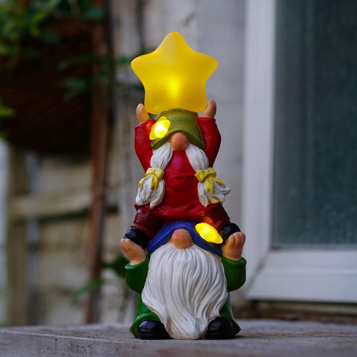 WSHMZYHOME waterproof statue withstands rain for year-round outdoor decoration