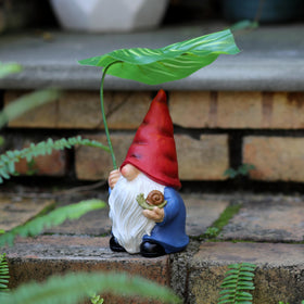 WSHMZYHOME weather-resistant resin gnome for indoor/outdoor use.