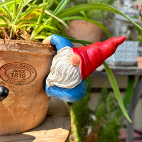 WSHMZYHOME outdoor decor gnome on a wall brightens patios and balconies.