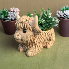 wsmart Highland Cow Planter close-up resin texture highlights durable, water-resistant finish
