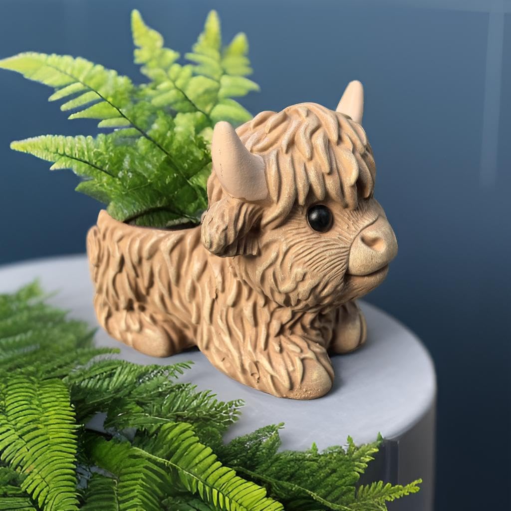 wsmart Highland Cow Planter outdoor-ready design withstands weather without fading