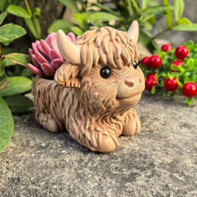 wsmart Highland Cow Planter side view shows compact charm for space-saving home shelves