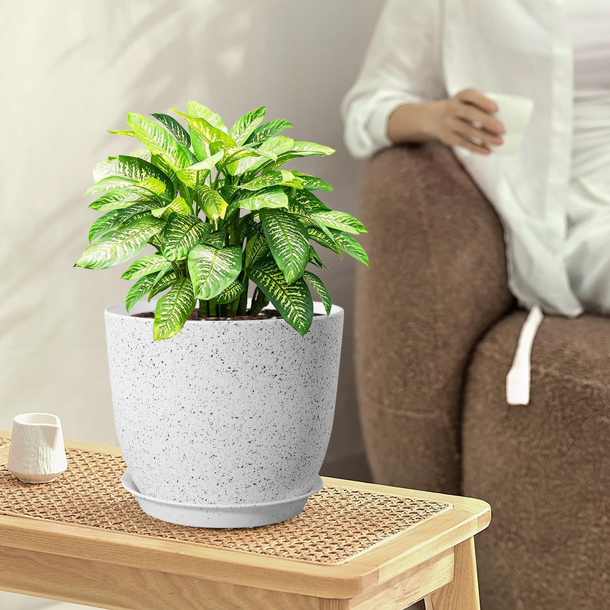 WSMKSZ 9 inch speckled white plant pot with drainage holes for indoor outdoor use.