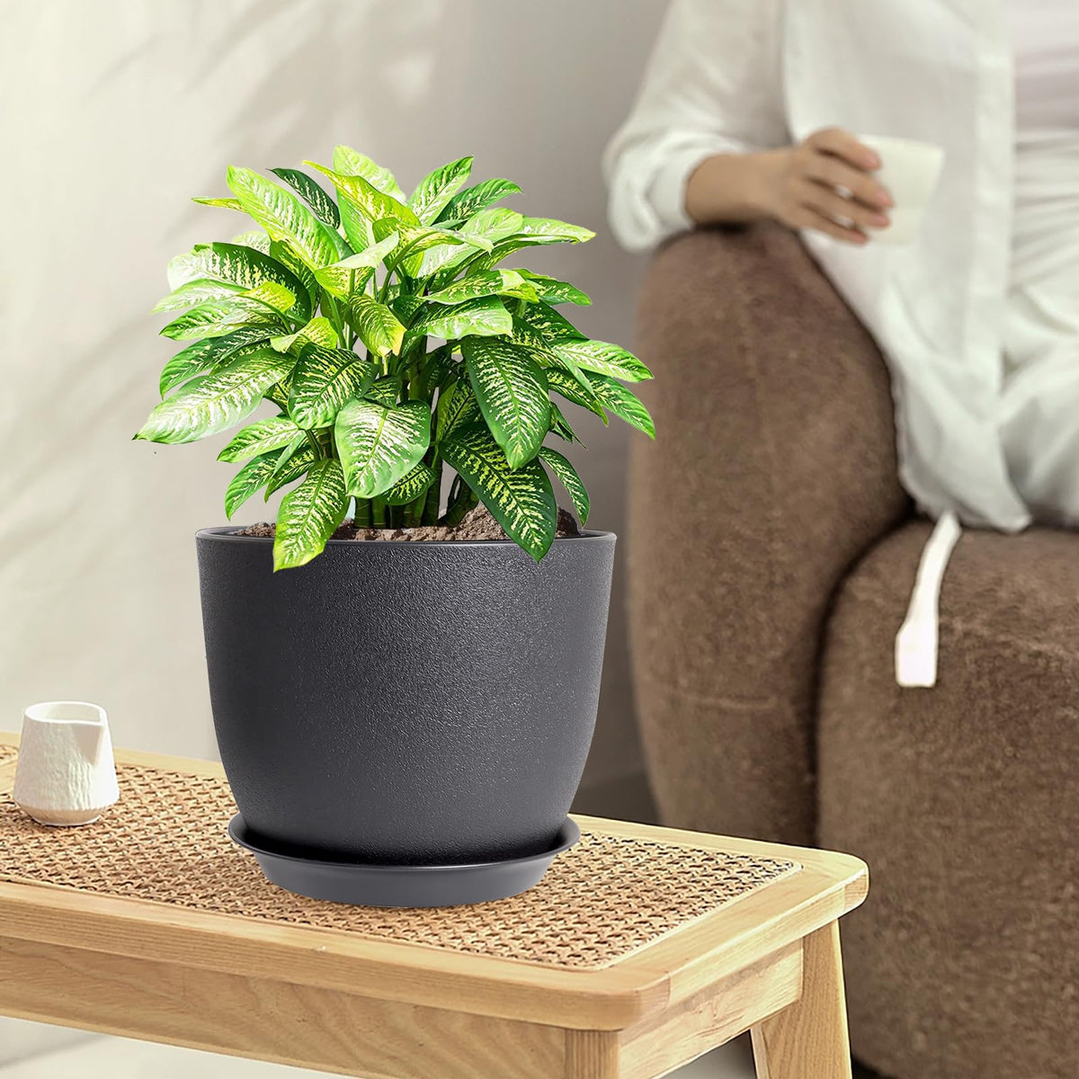 WSMKSZ 10-inch black planter, lightweight and versatile for interiors