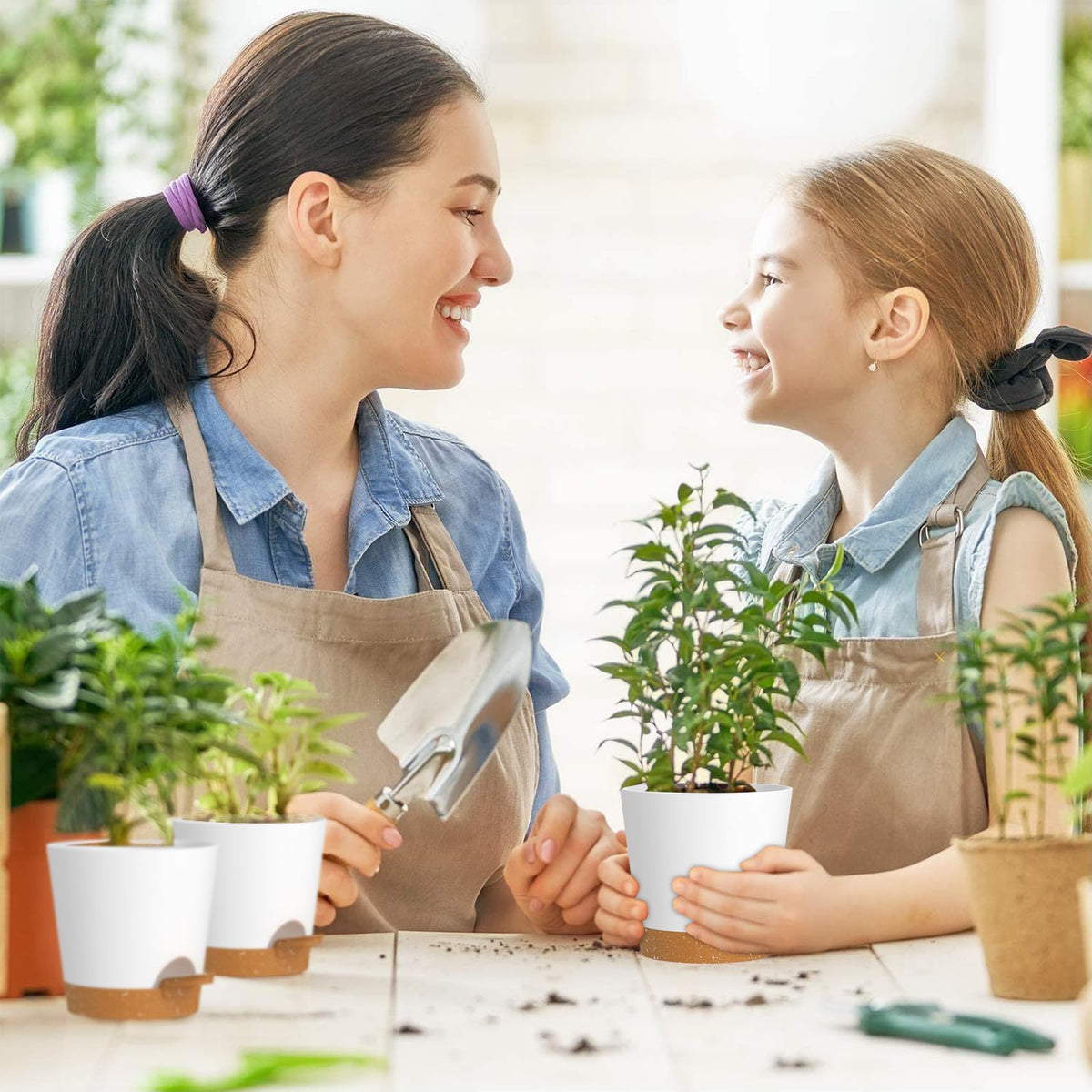 WSMKSZ self-watering pot 5.5-inch versatile for flowering plants and desks