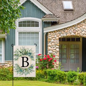 Wyooxoo double-sided monogram B design offers versatile viewing angles for decor.