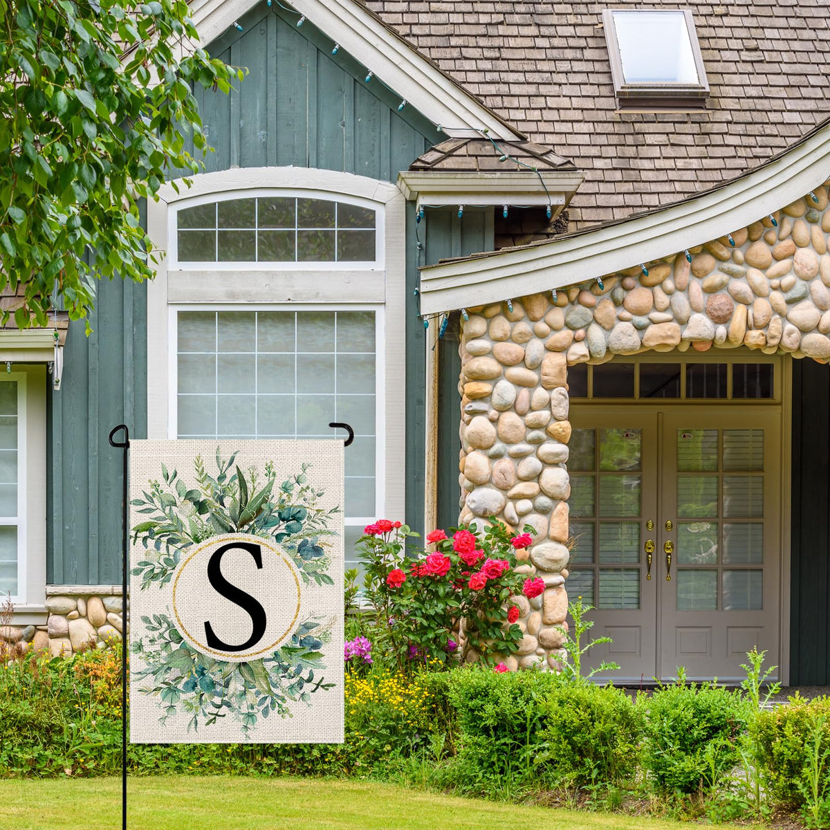 Wyooxoo outdoor yard flag enhances porch or garden curb appeal.