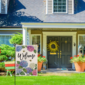 Wyooxoo sun-resistant and fade-resistant flag for durable outdoor display.