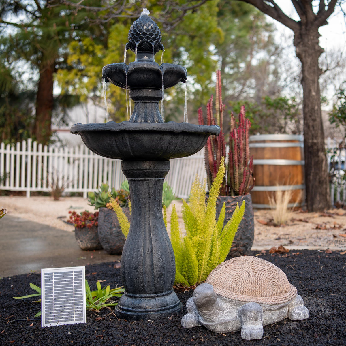 XBrand sun-powered design supports eco-friendly garden décor