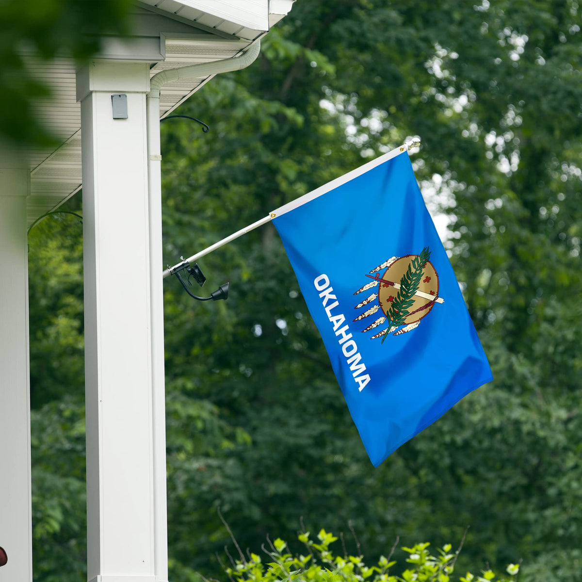 XIFAN flag vibrant colors print ensures vivid Oklahoma symbolism from a distance.