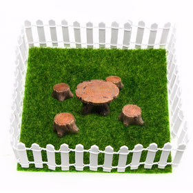 XFGSYXS Cardboard gingerbread house diorama gets a sweet finishing touch.