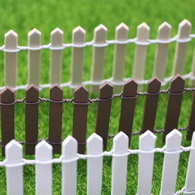 XFGSYXS Dollhouse garden scene shows versatile mini fence for creativity.