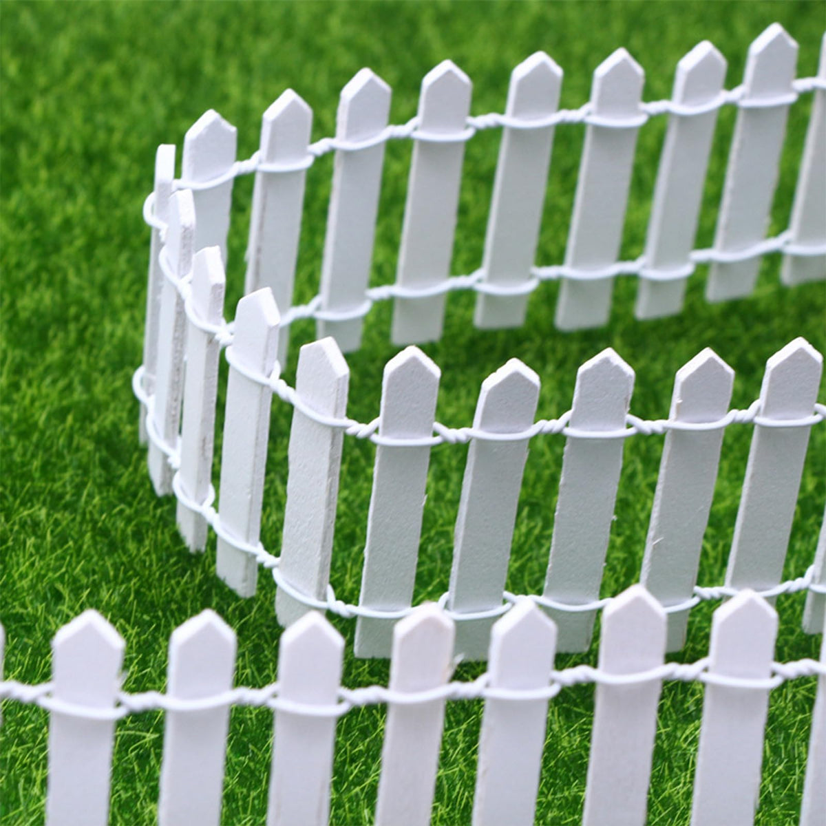 XFGSYXS Miniature fence setup illustrates quick, cut to length flexibility.