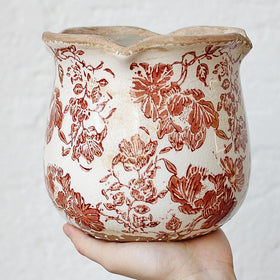 Xiaan Jiaju Italian Tuscan decor-inspired planter adds timeless elegance to spaces.
