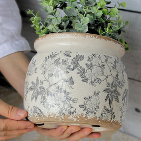 Xiaan Jiaju gift-worthy vintage planter idea for plant lovers.