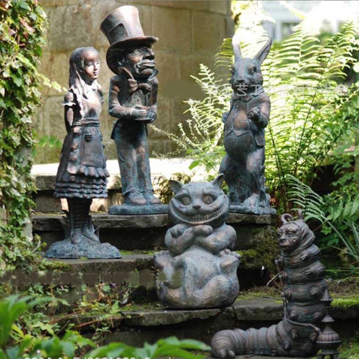 Xieyaxie Alice in Wonderland statue: Cheshire Cat adds magical curiosity to patio.