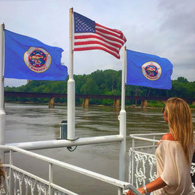 XIFAN Minnesota flag ideal for yards and events.