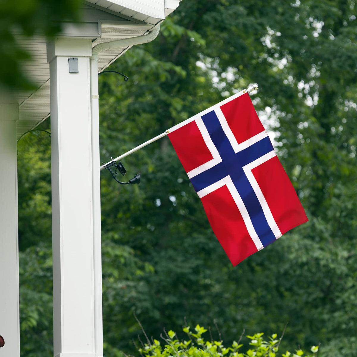 XIFAN Norway flag wind-tested for stable outdoor display.