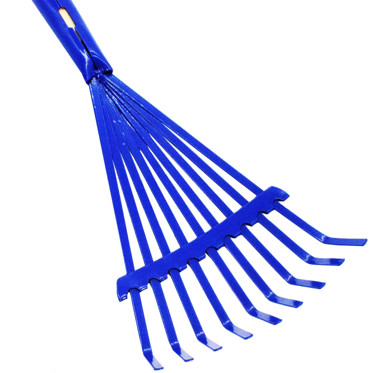 Xifando Kid-friendly rake compact size fits small hands.