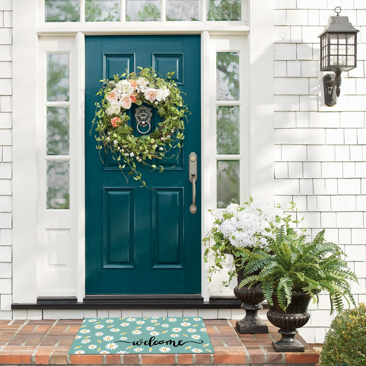 Xinglunla dirt-defense entry mat helps keep floors clean.